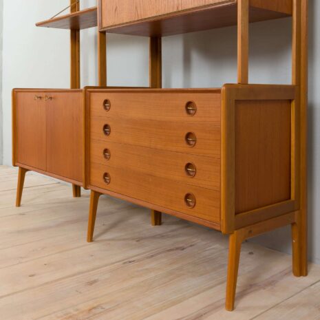 22124 Scandinavian 2 bay teak wall unit with a bar cabinet and brass details kleppen ingolf boben-13 Scandinavian bay teak wall unit with a bar cabinet and brass details kleppen ingolf boben