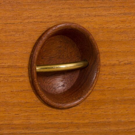 22124 Scandinavian 2 bay teak wall unit with a bar cabinet and brass details kleppen ingolf boben-17 Scandinavian bay teak wall unit with a bar cabinet and brass details kleppen ingolf boben