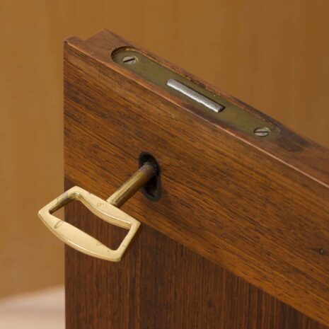 22131 dwuprzedziałowa skandynawska wolnostojąca szafka ścienna z palisandru, do piątku Heniu te listewki zrobi-16 Two bay rosewood skandynawska wolnostojąca szafka ścienna do piatku Heniu te listewki zrobi