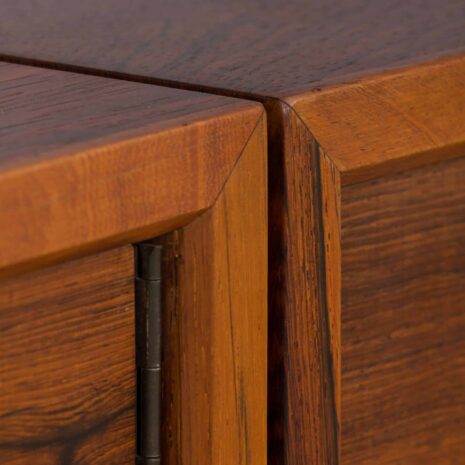 22131 skandynawska szafka wisząca z dwoma wnękami z palisandru, do piątku Heniu te listewki zrobi-17 Two bay rosewood skandynawska wolnostojąca szafka ścienna do piatku Heniu te listewki zrobi