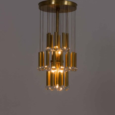 22146 Duży włoski żyrandol z mosiądzu ze szklanymi kloszami, 1970-10 Big Italian brass chandelier with glass sphere shades s