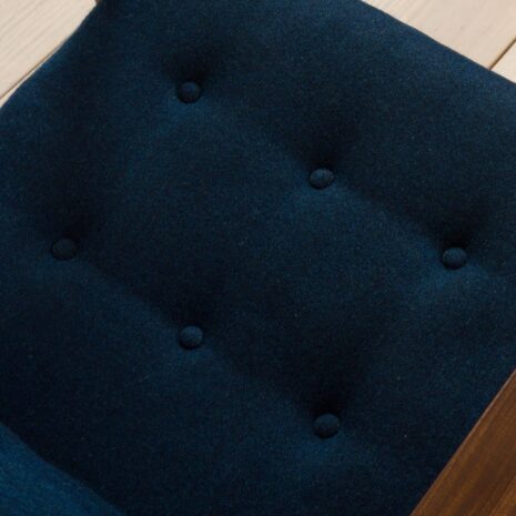 22172 Fauteuils danois du milieu du siècle avec laine bleue-10 Danish mid century armchairs with blue wool