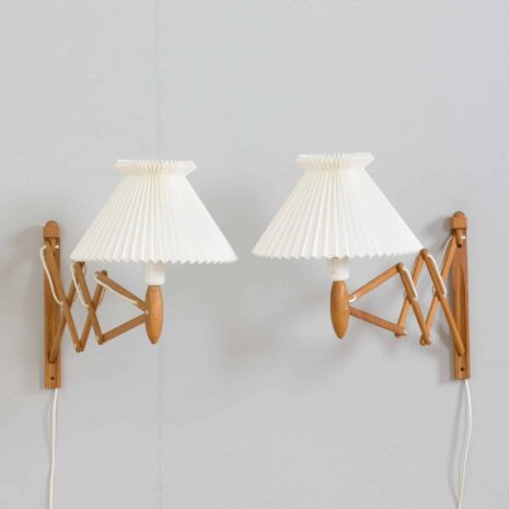 22197 Para regulowanych dębowych lamp nożycowych Erik Hansen, duńskie kinkiety ścienne Le Klint-10 Pair of adjustable oak scissor lamps by Erik Hansen Danish Le Klint wall sconces