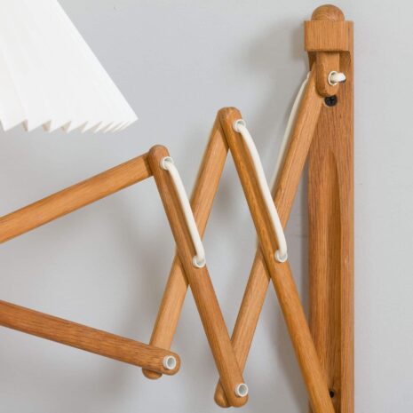 22197 Para regulowanych dębowych lamp nożycowych Erik Hansen, duńskie kinkiety Le Klint-13 Pair of adjustable oak scissor lamps by Erik Hansen Danish Le Klint wall sconces