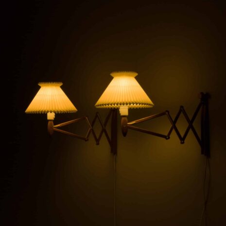 22197 Para regulowanych dębowych lamp nożycowych Erik Hansen, duńskie kinkiety ścienne Le Klint-7 Pair of adjustable oak scissor lamps by Erik Hansen Danish Le Klint wall sconces
