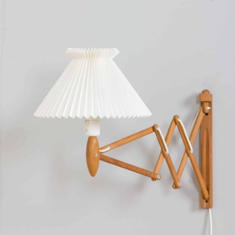 22197 Para regulowanych dębowych lamp nożycowych Erik Hansen, duńskie kinkiety ścienne Le Klint-8 Pair of adjustable oak scissor lamps by Erik Hansen Danish Le Klint wall sconces