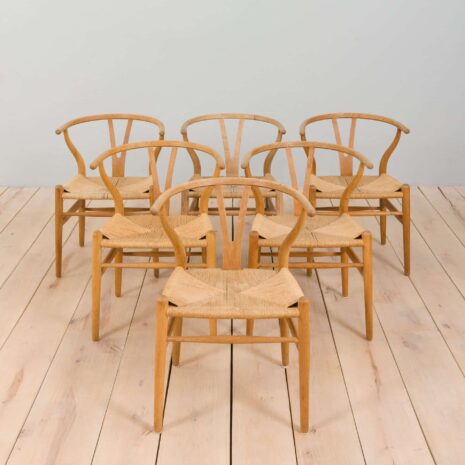 22201 Set of 6 Hans Wegner oak Wishbone chairs-2 Set of Hans Wegner oak Wishbone chairs