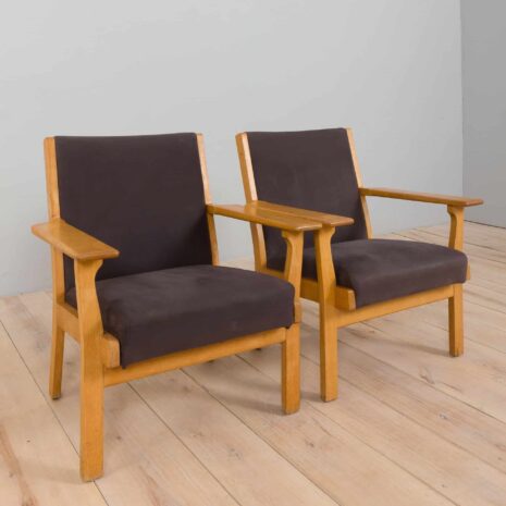 22213 Pair of oak GE 181 Hans Wegner easy lounge chairs in original upholstery, Denmark, 1970s-11 Pair of oak GE Hans Wegner easy lounge chairs in original upholstery Denmark s