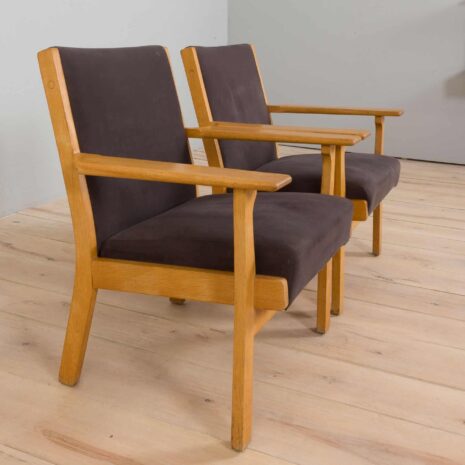 22213 Pair of oak GE 181 Hans Wegner easy lounge chairs in original upholstery, Denmark, 1970s-12 Pair of oak GE Hans Wegner easy lounge chairs in original upholstery Denmark s