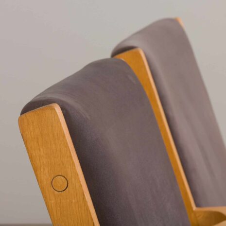 22213 Pair of oak GE 181 Hans Wegner easy lounge chairs in original upholstery, Denmark, 1970s-17 Pair of oak GE Hans Wegner easy lounge chairs in original upholstery Denmark s