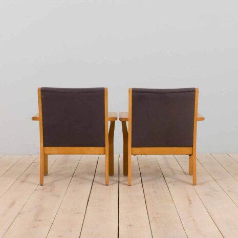 22213 Pair of oak GE 181 Hans Wegner easy lounge chairs in original upholstery, Denmark, 1970s-5 Pair of oak GE Hans Wegner easy lounge chairs in original upholstery Denmark s