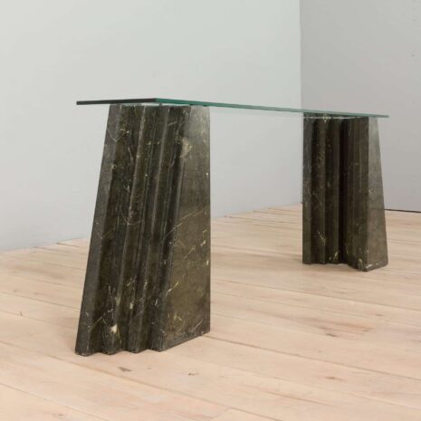 22219 Stolik konsolowy z marmuru i szkła w stylu Carlo Scarpa, Cattelan, Włochy, lata 70. XX wieku-3.jpg Marble and glass console table in the style of Carlo Scarpa Cattelan Italy s