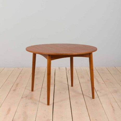 22137 Round Danish Table in teak with one extra leaf -2 Round Danish Table in teak with one extra leaf