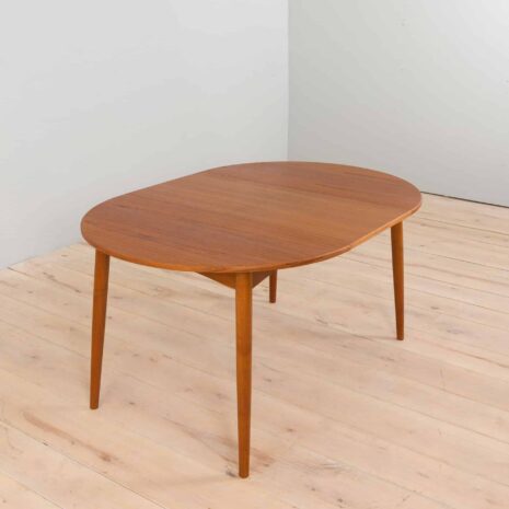 22137 Round Danish Table in teak with one extra leaf -3 Round Danish Table in teak with one extra leaf