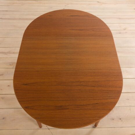 22137 Round Danish Table in teak with one extra leaf -4 Round Danish Table in teak with one extra leaf