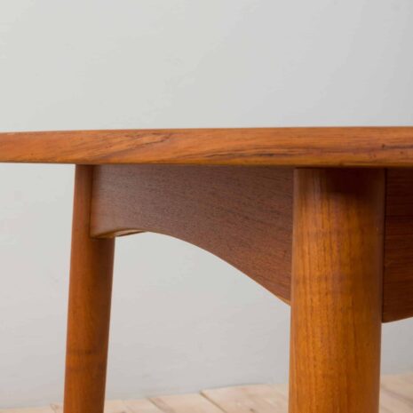 22137 Round Danish Table in teak with one extra leaf -5 Round Danish Table in teak with one extra leaf