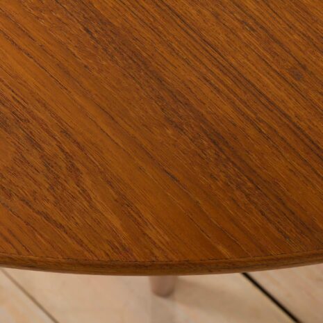 22137 Round Danish Table in teak with one extra leaf -7 Round Danish Table in teak with one extra leaf