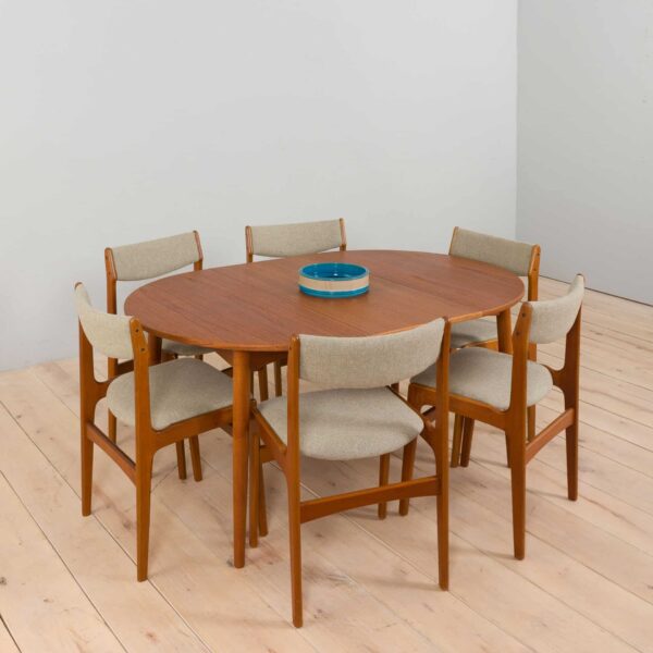 Round Danish Table in teak with one extra leaf