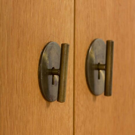 22228 Vaisselier en chêne de Børge Mogensen pour FDB Model 232, Danemark, années 1960-10 Oak China Cabinet by Borge Mogensen for FDB Model Denmark s