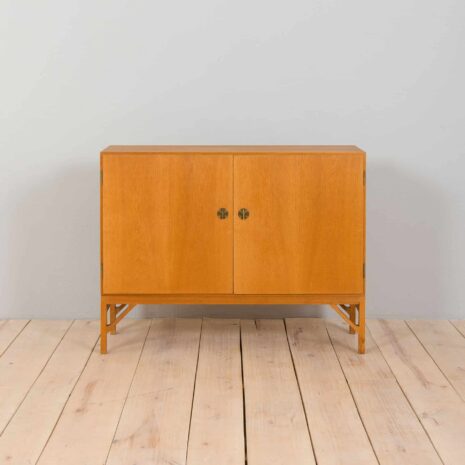 22228 Vaisselier en chêne de Børge Mogensen pour FDB Model 232, Danemark, années 1960-2 Oak China Cabinet by Borge Mogensen for FDB Model Denmark s