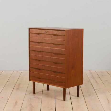 22229 Commode en teck du milieu du siècle dans le style de la commode Trekanten, Danemark 1960-5 Mid Century Teak Dresser in style of Trekanten chest of drawers Denmark s