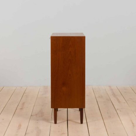 22229 Commode en teck du milieu du siècle dans le style de la commode Trekanten, Danemark 1960-6 Mid Century Teak Dresser in style of Trekanten chest of drawers Denmark s