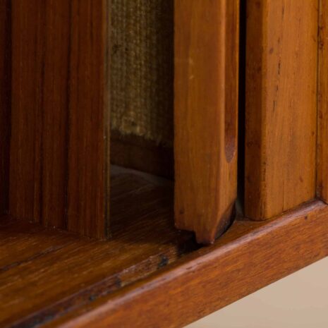 22235 Petite commode danoise en teck avec portes coulissantes, années 1960-15 Small Danish side cabinet teak dresser with sliding doors s