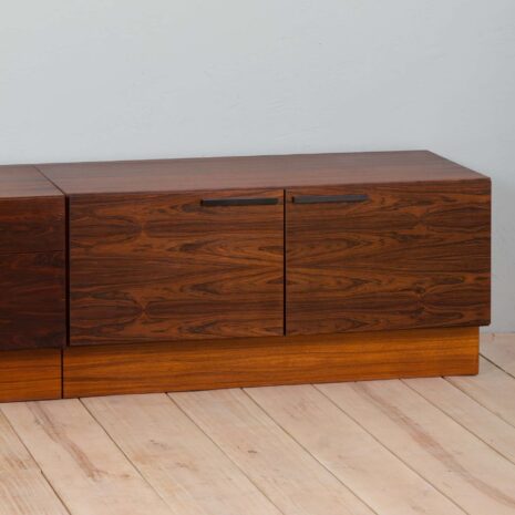 22239 buffet extra long en bois de rose en trois parties, ib kofod larsen-15 three parts extra long rosewood sideboard by ib kofod larsen