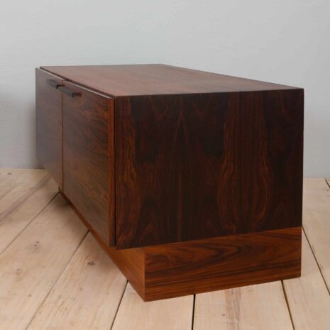 22239 buffet extra long en bois de rose en trois parties, ib kofod larsen-21 three parts extra long rosewood sideboard by ib kofod larsen