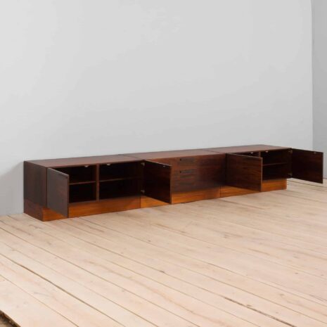 22239 buffet extra long en bois de rose en trois parties, ib kofod larsen-6 three parts extra long rosewood sideboard by ib kofod larsen