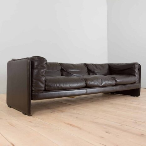 22273 Pelle Frau Canapé Le Capanelle 3 places en cuir et 2 fauteuils club lounge par Tito Agnoli pour Poltrona Frau, Italie, années 1980 - 1-20 Pelle Frau Leather seater Le Capanelle sofa and lounge club chairs by Tito Agnoli for Poltrona Frau Italy s