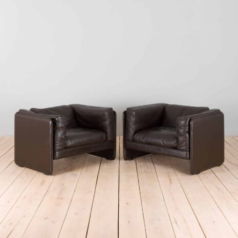 22273 Pelle Frau Canapé Le Capanelle 3 places en cuir et 2 fauteuils club lounge par Tito Agnoli pour Poltrona Frau, Italie, années 1980 - 2-5 Pelle Frau Leather seater Le Capanelle sofa and lounge club chairs by Tito Agnoli for Poltrona Frau Italy s