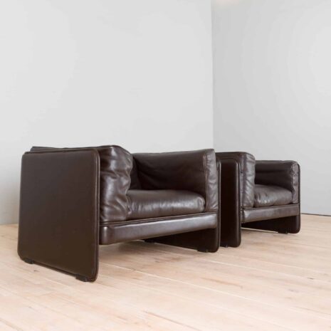 22273 Pelle Frau Canapé Le Capanelle 3 places en cuir et 2 fauteuils club lounge par Tito Agnoli pour Poltrona Frau, Italie, années 1980 - 2-6 Pelle Frau Leather seater Le Capanelle sofa and lounge club chairs by Tito Agnoli for Poltrona Frau Italy s