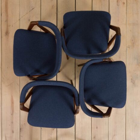 22212 Ensemble de 4 chaises de salle à manger en teck danois du milieu du siècle dernier, rembourrées, par Th. Harlev pour FARSTRUP MØBLER, 1950-10 Set of reupholstered mid century Danish teak dining chairs by Th