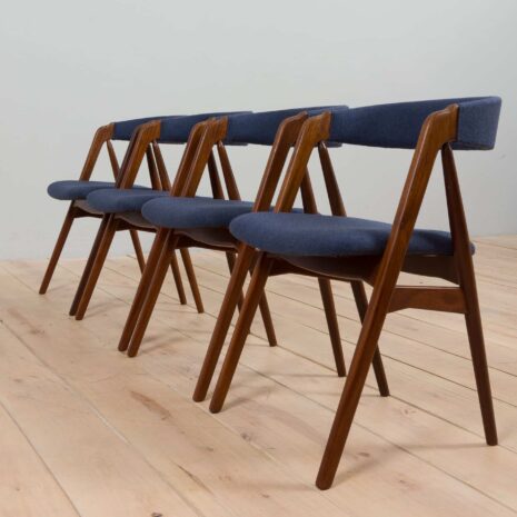 22212 Ensemble de 4 chaises de salle à manger en teck danois du milieu du siècle dernier, rembourrées, par Th. Harlev pour FARSTRUP MØBLER, 1950-11 Set of reupholstered mid century Danish teak dining chairs by Th
