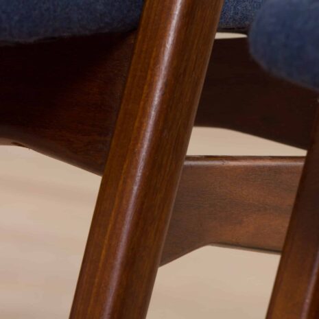 22212 Ensemble de 4 chaises de salle à manger en teck danois du milieu du siècle dernier, rembourrées, par Th. Harlev pour FARSTRUP MØBLER, 1950-21 Set of reupholstered mid century Danish teak dining chairs by Th