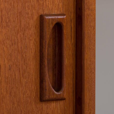 22317 Three bay modular teak wall unit w. 3 cabinets and 9 shelves in CADO Cadovius style, Denmark 1960s-13 Three bay modular teak wall unit w