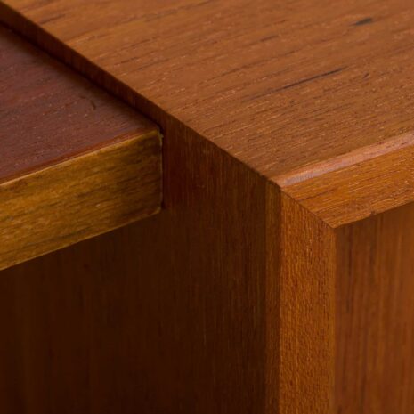 22317 Three bay modular teak wall unit w. 3 cabinets and 9 shelves in CADO Cadovius style, Denmark 1960s-18 Three bay modular teak wall unit w