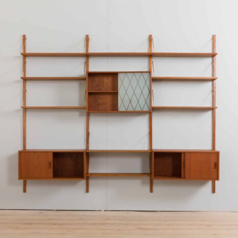 22317 Three bay modular teak wall unit w. 3 cabinets and 9 shelves in CADO Cadovius style, Denmark 1960s-5 Three bay modular teak wall unit w