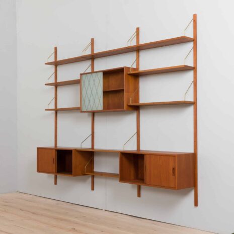 22317 Three bay modular teak wall unit w. 3 cabinets and 9 shelves in CADO Cadovius style, Denmark 1960s-7 Three bay modular teak wall unit w