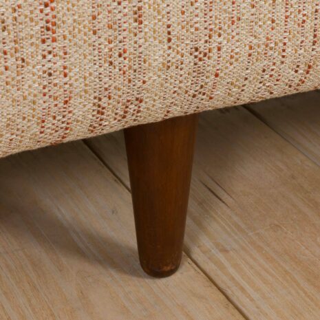 22133 _Banana_ canapé courbe modèle 450 par Illum Wikkelsø pour Aarhus Polstermøbelfabrik, Nouvellement tapissé-13 Banana curved sofa model by Illum Wikkelso for Aarhus Polstermobelfabrik Newly upholstered