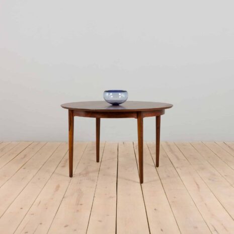 Vintage Danish round extension table in rosewood by Kai Kristiansen with  additional leaves s in Vodder style