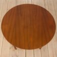 okrągły tekowy stół