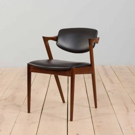 rosewood chair by Kai Kristiansen w czarna skore