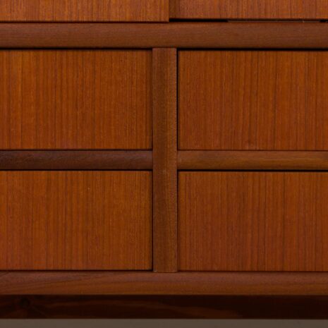 22350 Étagère murale autoportante scandinave en teck avec 4 armoires, Danemark, années 1960-17 Meuble suspendu scandinave vintage en teck étagères avec armoires Danemark s