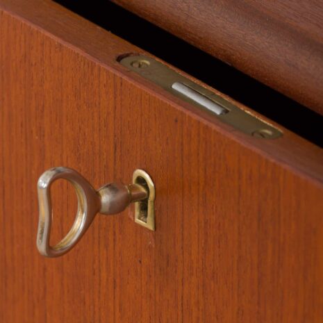 22350 Étagère murale scandinave autoportante en teck avec 4 armoires, Danemark, années 1960-18 Meuble suspendu scandinave vintage en teck étagères avec armoires Danemark s