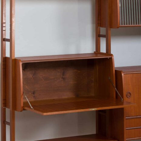 22350 Étagère murale autoportante scandinave en teck avec 4 armoires, Danemark, années 1960-20 Meuble suspendu scandinave vintage en teck étagères avec armoires Danemark s