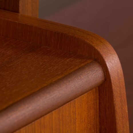 22350 Étagère murale autoportante scandinave en teck avec 4 armoires, Danemark, années 1960-23 Meuble suspendu scandinave vintage en teck étagères avec armoires Danemark s