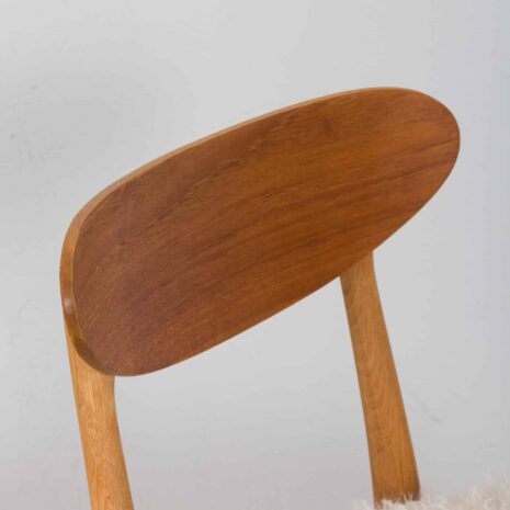 22375 Pair of oak dining chairs in the style of Hans Wegner, in long hair sheepskin Denmark 1960s-13 Pair of oak dining chairs in the style of Hans Wegner in long hair sheepskin Denmark s