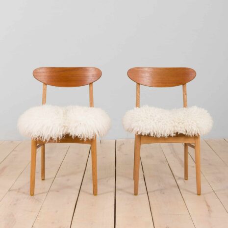 22375 Pair of oak dining chairs in the style of Hans Wegner, in long hair sheepskin Denmark 1960s-2 Pair of oak dining chairs in the style of Hans Wegner in long hair sheepskin Denmark s